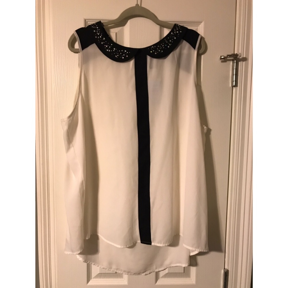Torrid Sleeveless Black and White Top Size 3